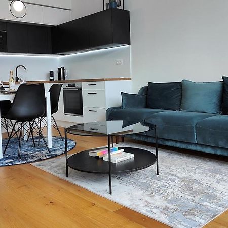 Beautiful 1 - Bedroom Apartment In Downtown Братислава Екстер'єр фото