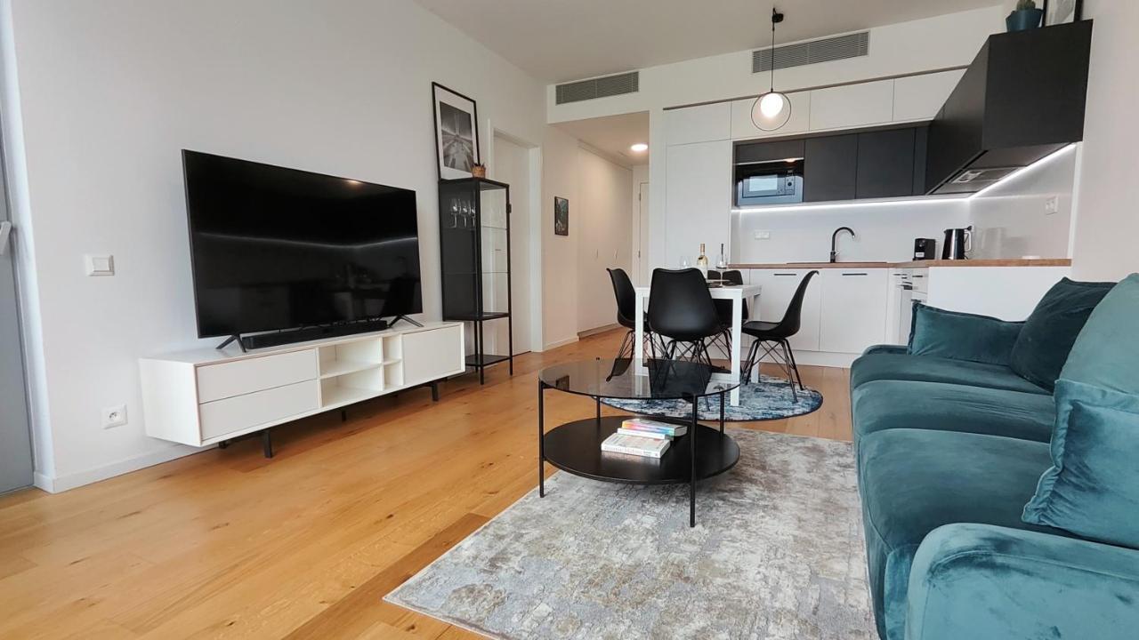 Beautiful 1 - Bedroom Apartment In Downtown Братислава Екстер'єр фото