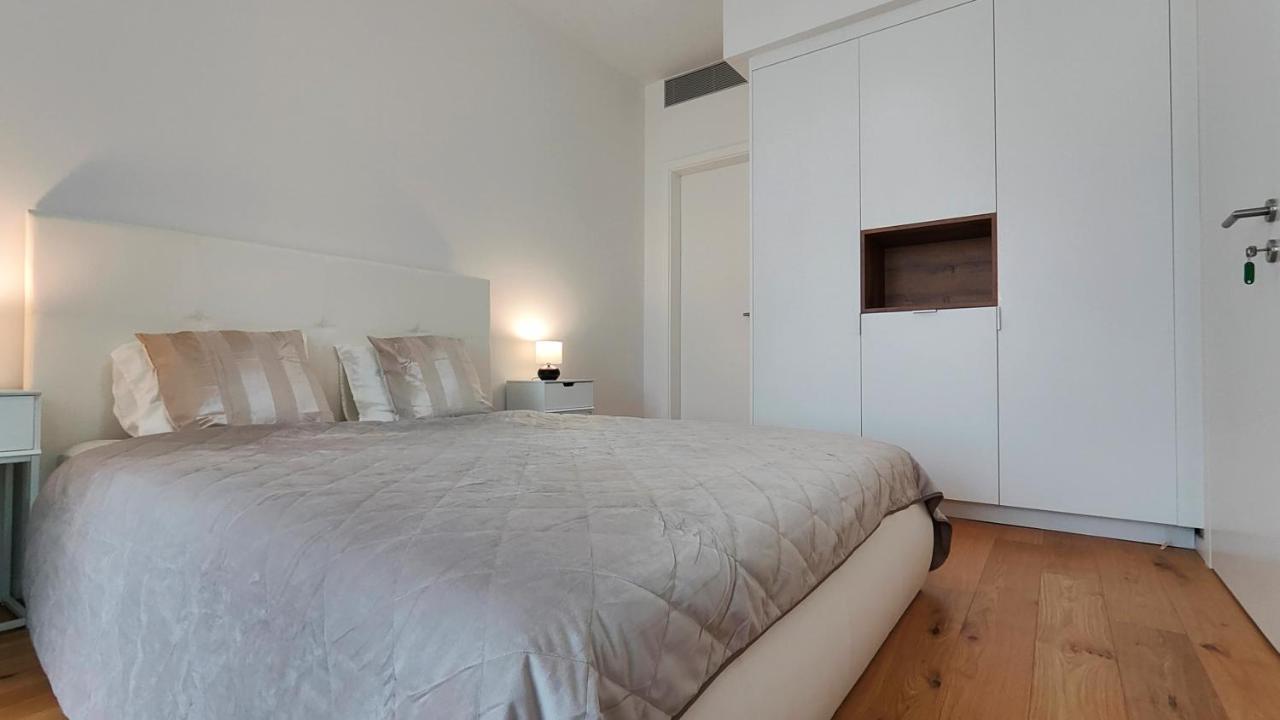 Beautiful 1 - Bedroom Apartment In Downtown Братислава Екстер'єр фото